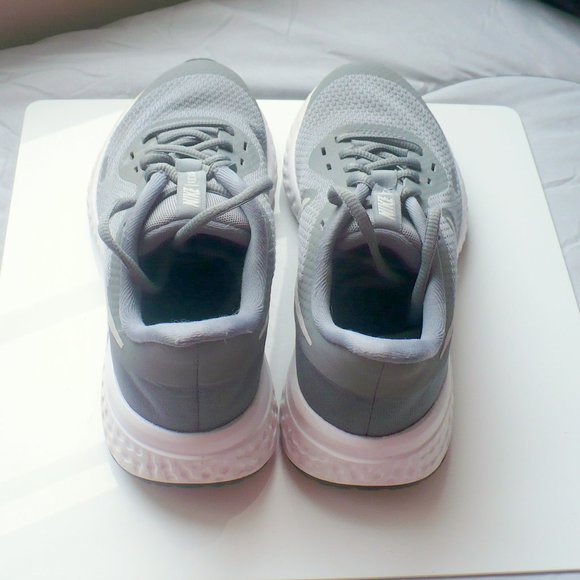 ❤️ Nike Revolution 5 Running Shoe Gray Platinum Size 5.5 Women's Sneakers - Picture 5 of 9